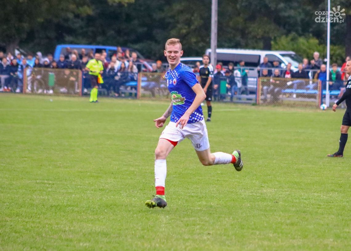 Świt Ćmielów utrzymał fotel lidera Klasy Okręgowej