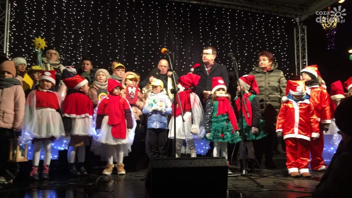 Symboliczne spotkanie wigilijne na ostrowieckim Rynku Symboliczne spotkanie wigilijne na ostrowieckim Rynku