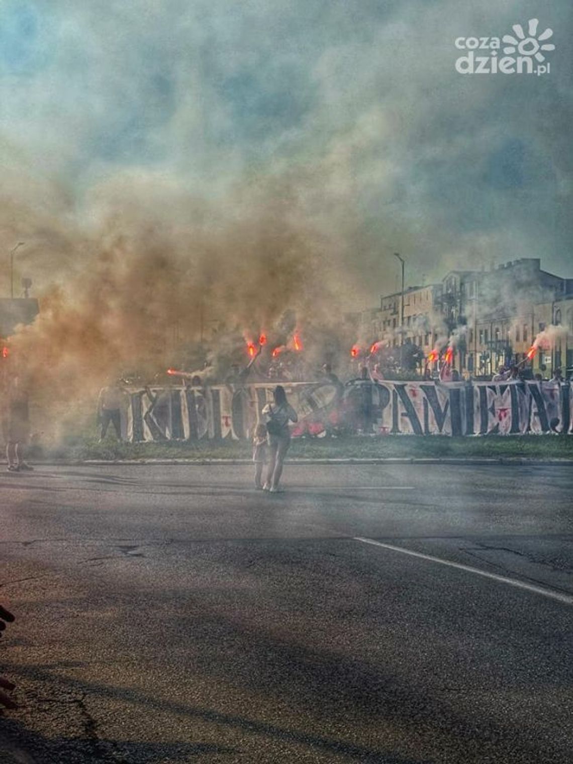 Syreny zabrzmiały w całym mieście Syreny zabrzmiały w całym mieście