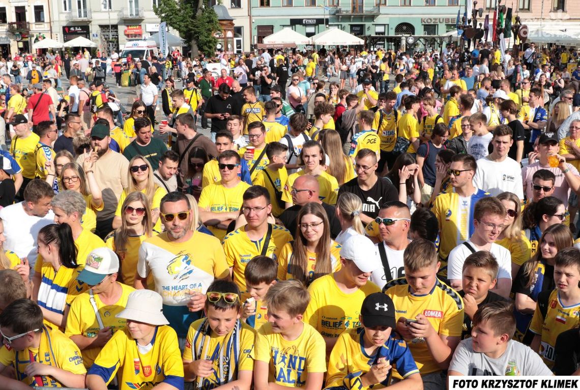 Szaleństwo na kieleckim rynku - galeria Szaleństwo na kieleckim rynku - galeria