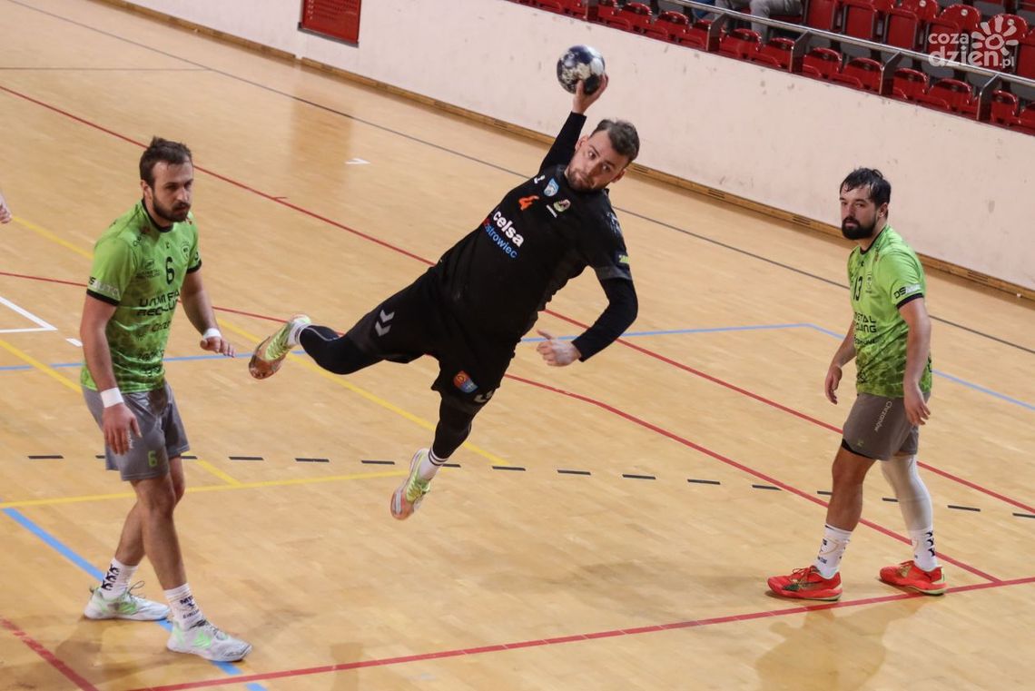 Szczypiorniści KSZO ograli lidera
