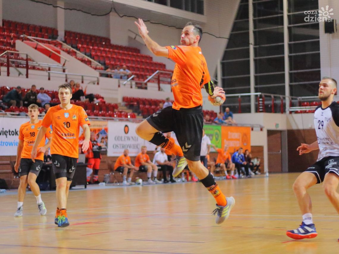 Szczypiorniści KSZO wygrywają w Kielcach i utrzymują pozycję wicelidera