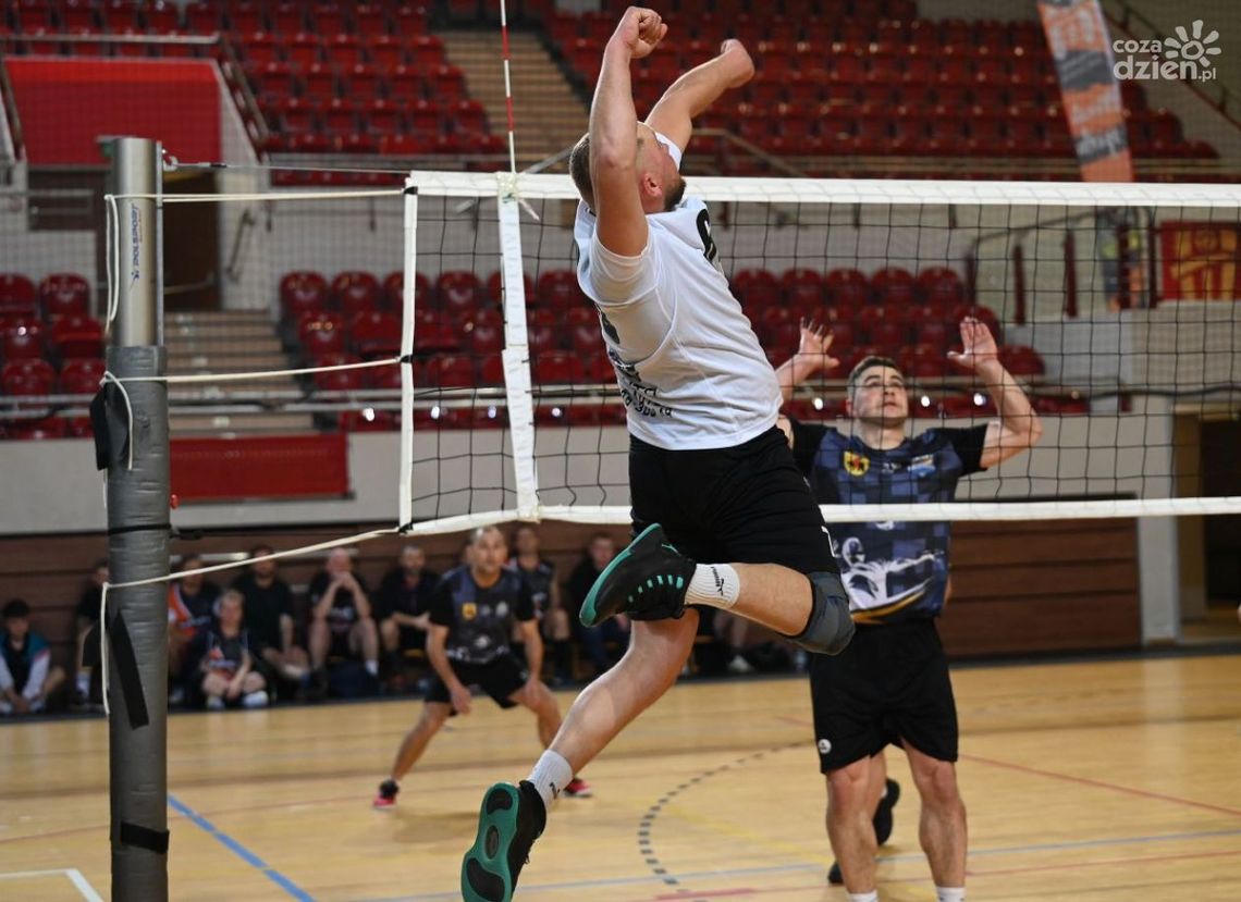 Szelbud wygrywa siatkarski turniej w Ostrowcu
