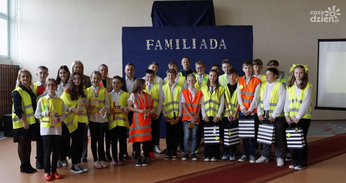 Szkoła Podstawowa w Koniecznie realizuje założenia akcji "Odblaskowa Szkoła" Szkoła Podstawowa w Koniecznie realizuje założenia akcji "Odblaskowa Szkoła"