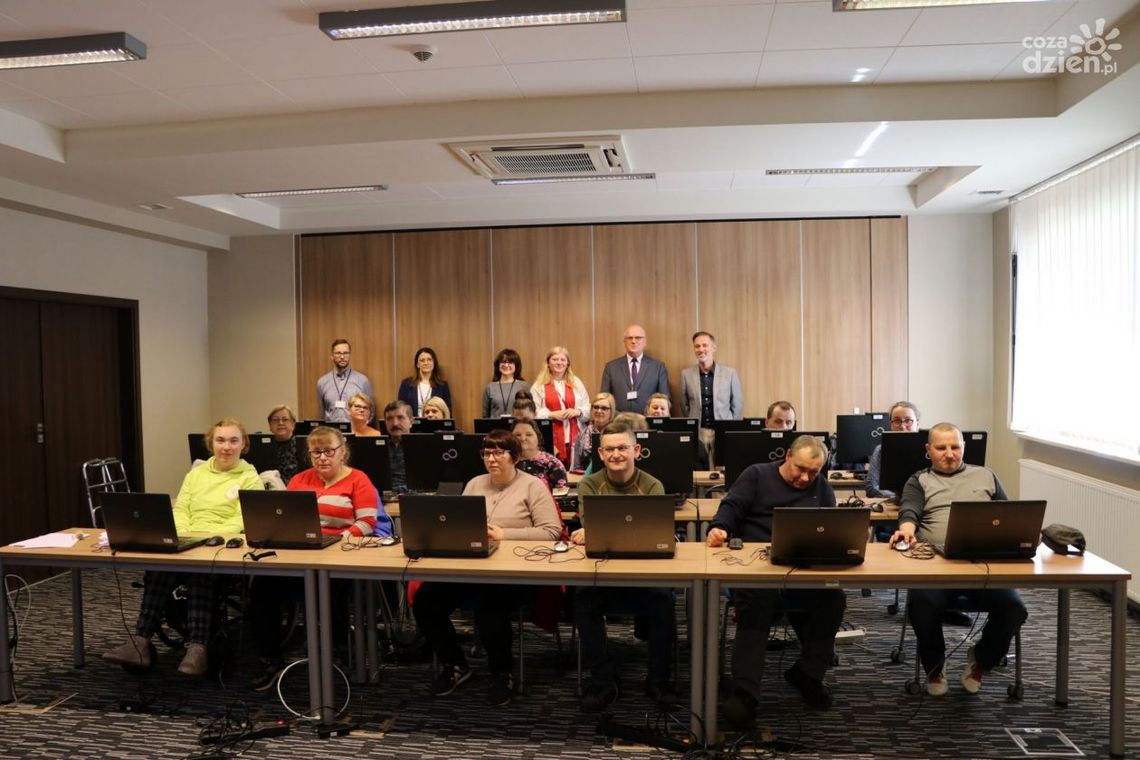 Szkolenia dotyczące cyberprzestrzeni