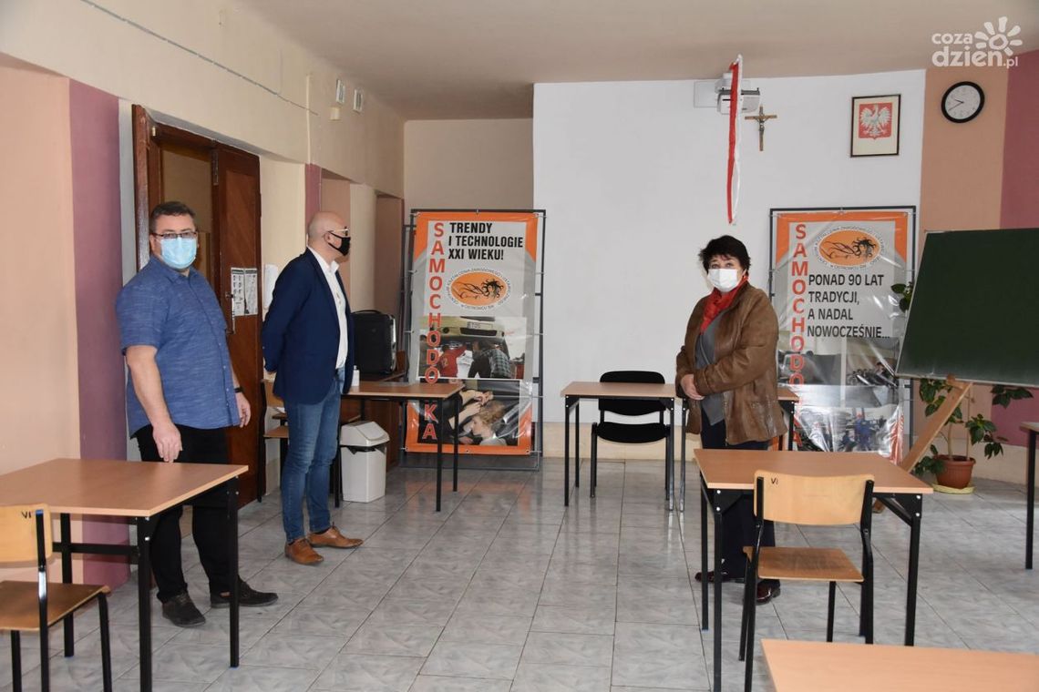 Szkoły średnie w powiecie ostrowieckim gotowe do tegorocznych matur Szkoły średnie w powiecie ostrowieckim gotowe do tegorocznych matur