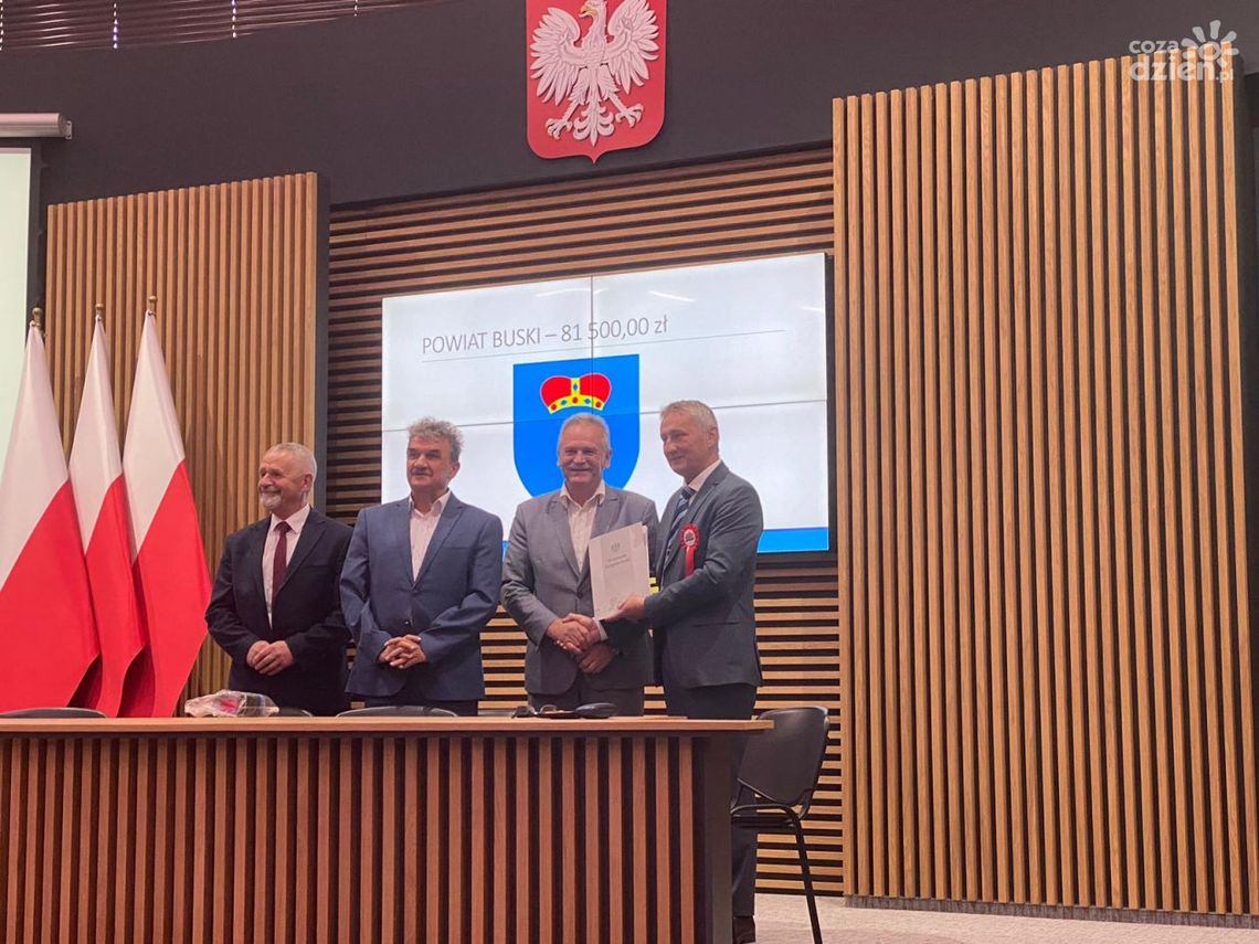 Szkoły w powiecie buskim z dotacją na zakup nowoczesnego wyposażenia Szkoły w powiecie buskim z dotacją na zakup nowoczesnego wyposażenia