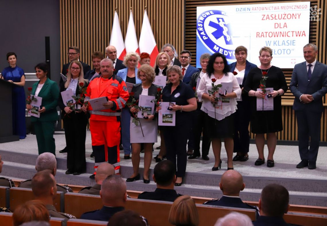 Sztandar dla świętokrzyskich ratowników i odznaczenia dla niosących pomoc