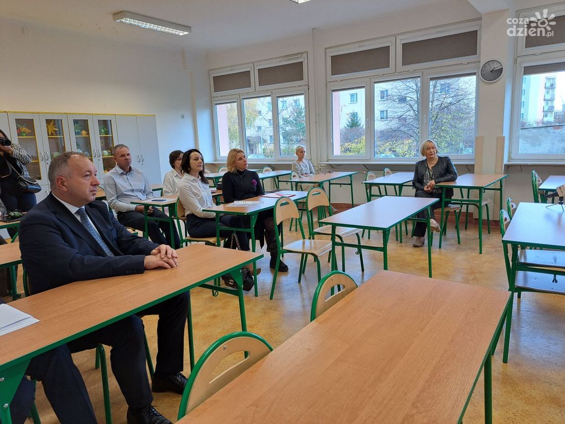 Sztuczna inteligencja pomoże ostrowieckim uczniom w matematyce Sztuczna inteligencja pomoże ostrowieckim uczniom w matematyce