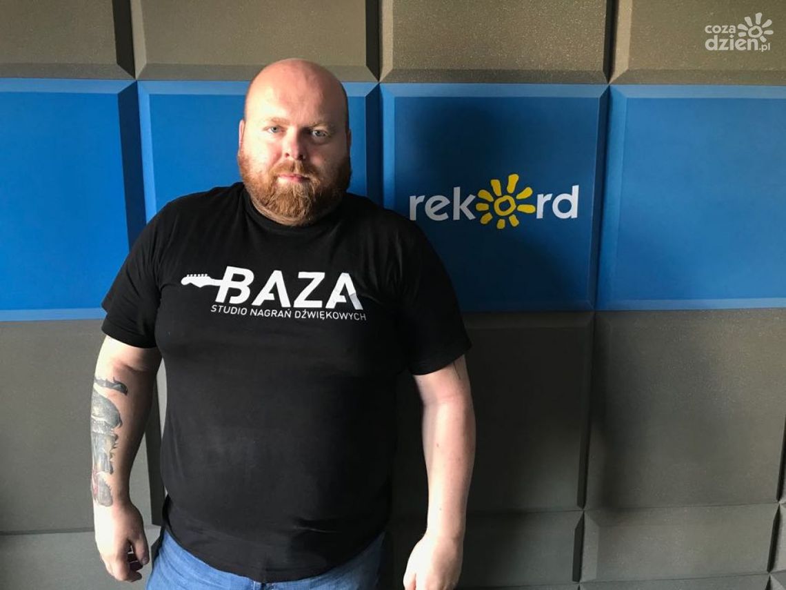 Szymon Kraus : W restauracji dużo się dzieje Szymon Kraus : W restauracji dużo się dzieje