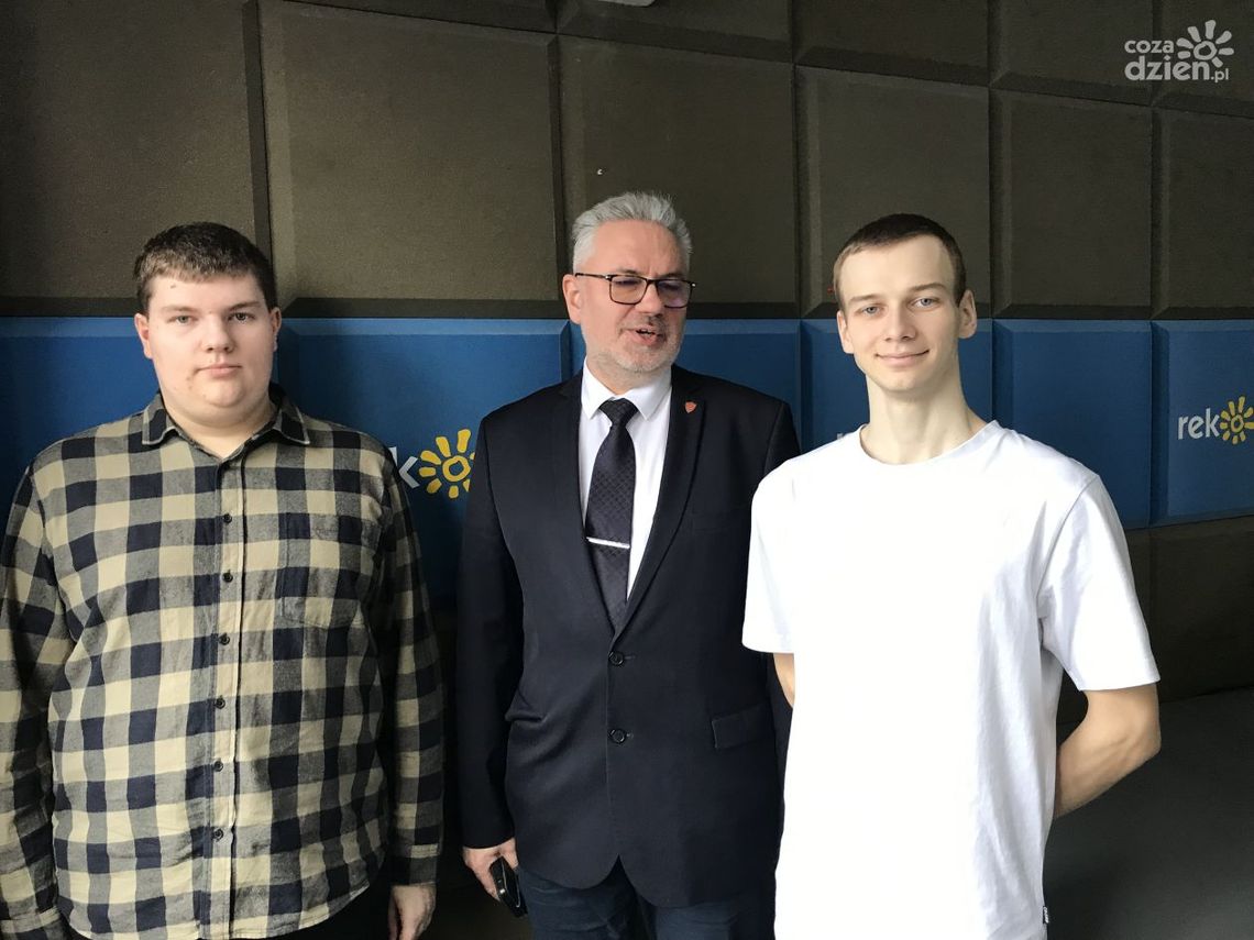 T. Łodej, A.Michalczyk, K.Przydatek: Nasze technikum daje szansę na wszechstronny rozwój T. Łodej, A.Michalczyk, K.Przydatek: Nasze technikum daje szansę na wszechstronny rozwój