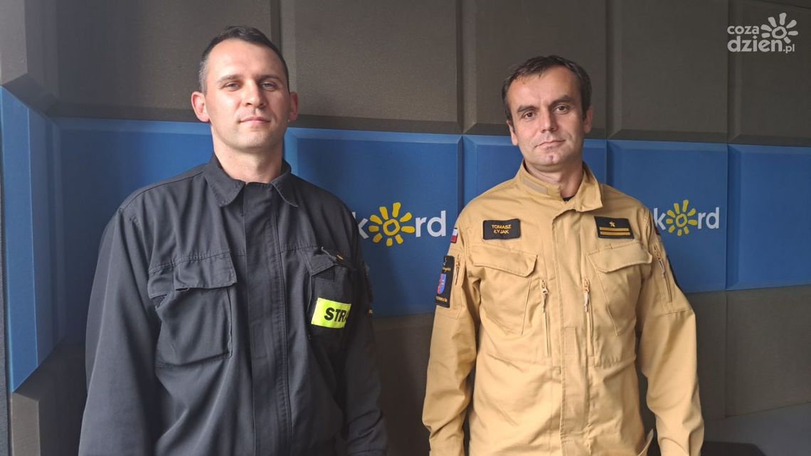 T. Łyjak, M. Śpiewak: Ostrowieccy strażacy świetni również  w akcjach na wodzie 
