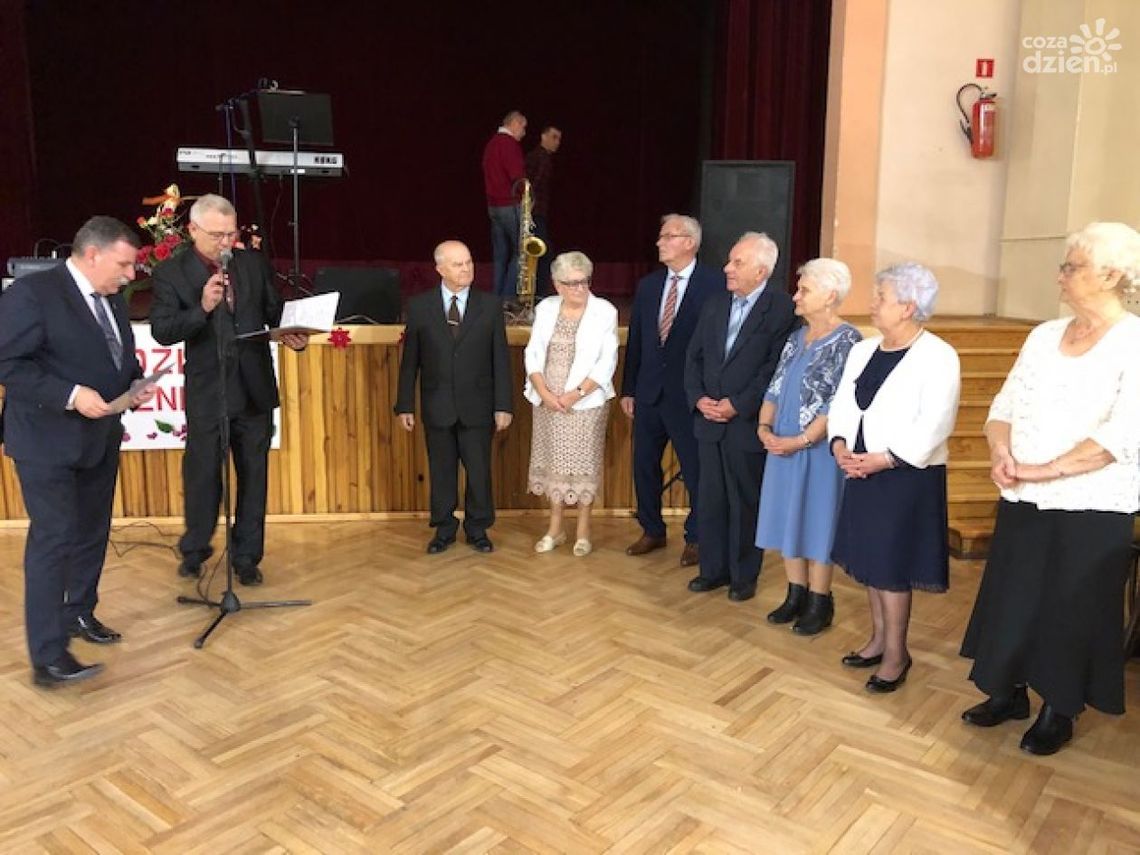 Tańce, śpiew i zabawa do późnych godzin - seniorzy świętowali Tańce, śpiew i zabawa do późnych godzin - seniorzy świętowali