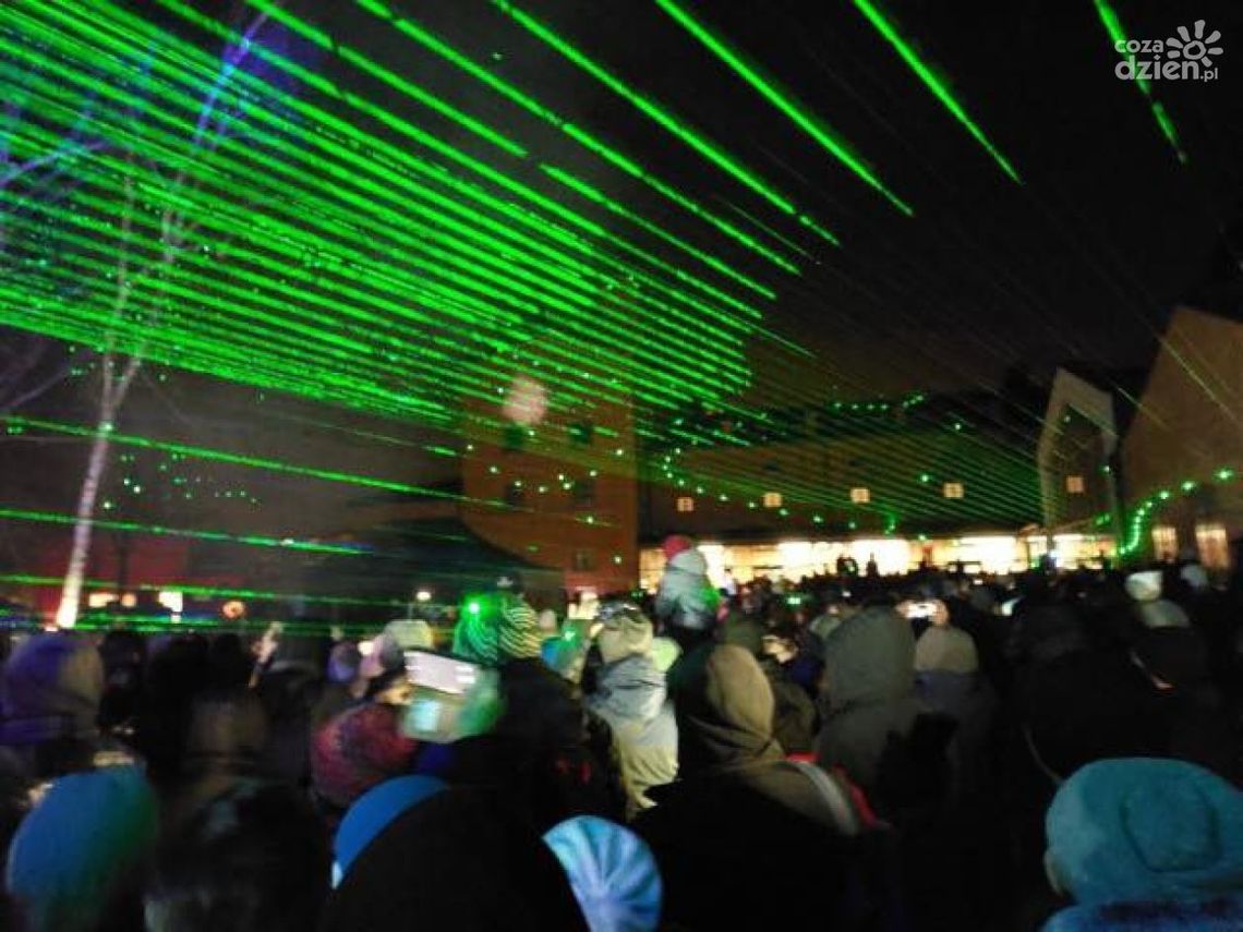 Taneczne przywitanie Nowego Roku na ostrowieckich osiedlach Taneczne przywitanie Nowego Roku na ostrowieckich osiedlach