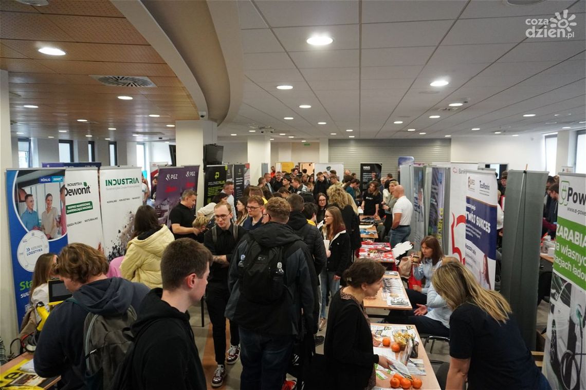 Targi Pracy i Praktyk PŚk 2026 za nami – studenci i absolwenci zyskali szansę na start kariery (GALERIA ZDJĘĆ) Targi Pracy i Praktyk PŚk 2026 za nami – studenci i absolwenci zyskali szansę na start kariery (GALERIA ZDJĘĆ)