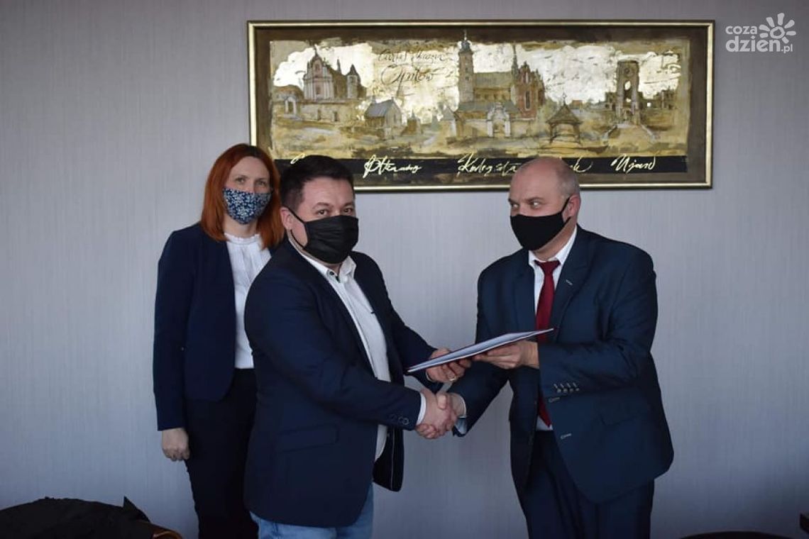 Teren przy szkole "na górce" do remontu - będzie bezpieczniej i ładniej Teren przy szkole "na górce" do remontu - będzie bezpieczniej i ładniej