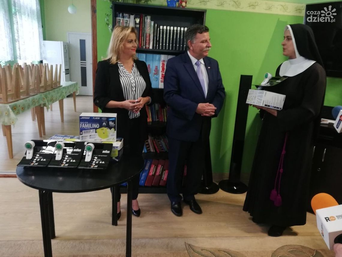 Termometry i inhalatory dla dzieci z placówek opiekuńczo-wychowawczych 