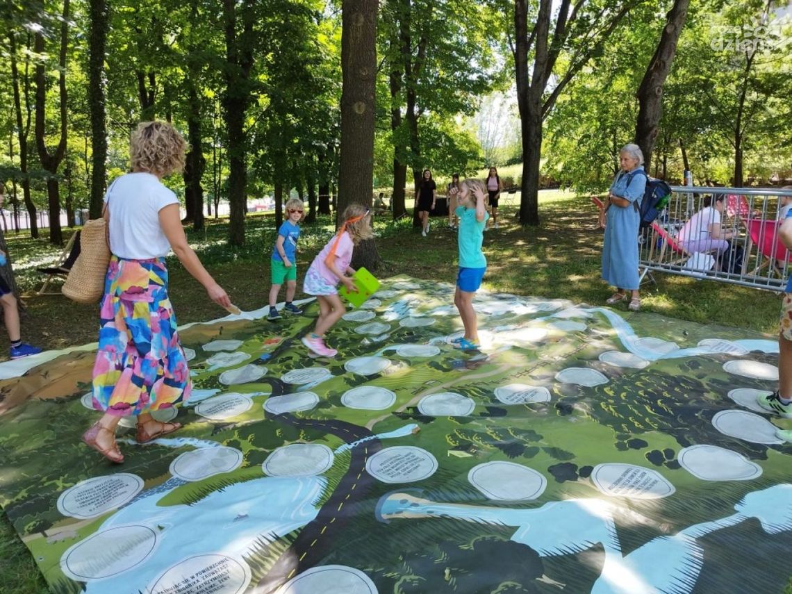 Tłumy na stoisku świętokrzyskich leśników na Pikniku Naukowym w Warszawie Tłumy na stoisku świętokrzyskich leśników na Pikniku Naukowym w Warszawie