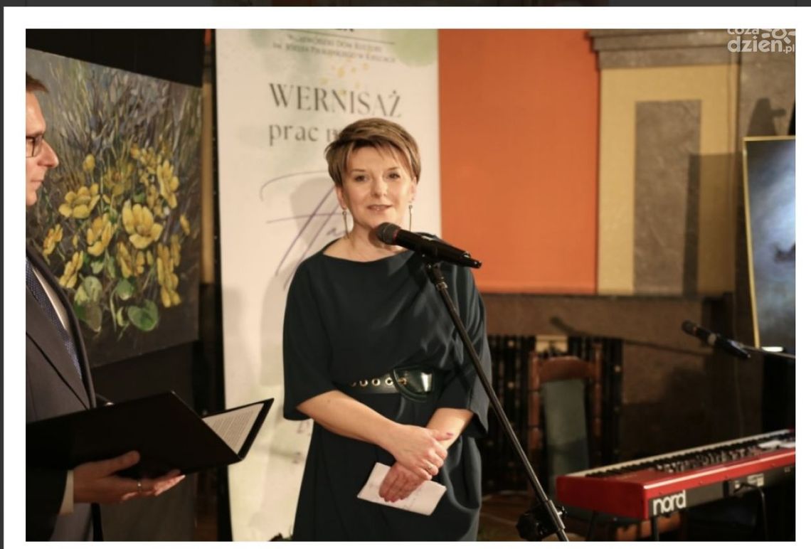 Tłumy na wernisażu malarki Hanny Kuty Tłumy na wernisażu malarki Hanny Kuty