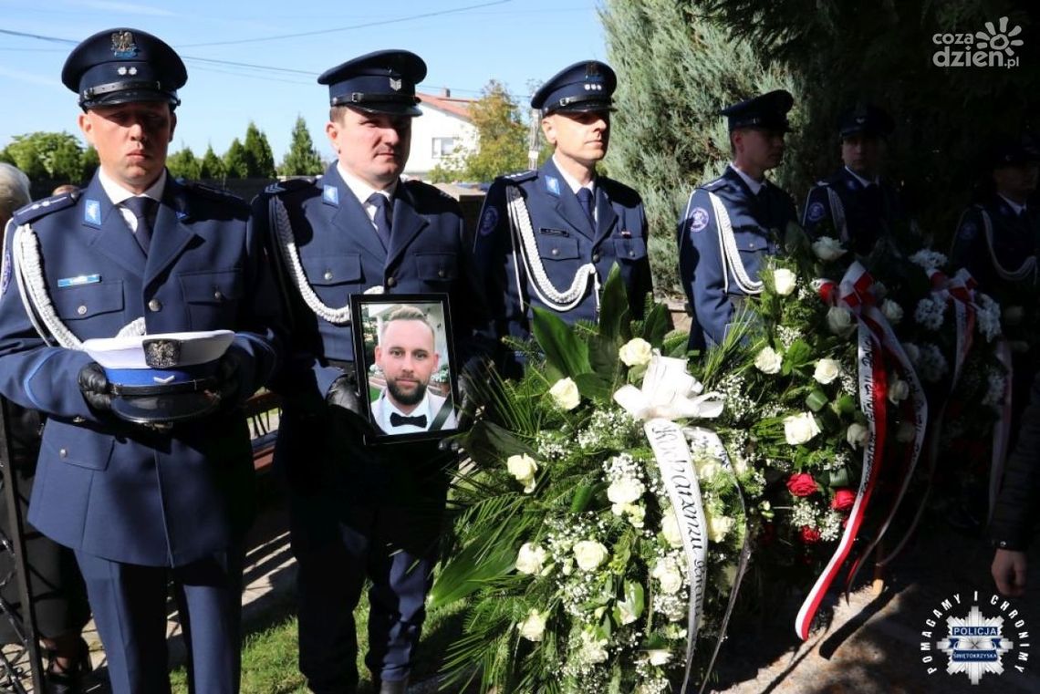 Tłumy pożegnały sierż. Adriana Kumora, policjanta z Kielc Tłumy pożegnały sierż. Adriana Kumora, policjanta z Kielc