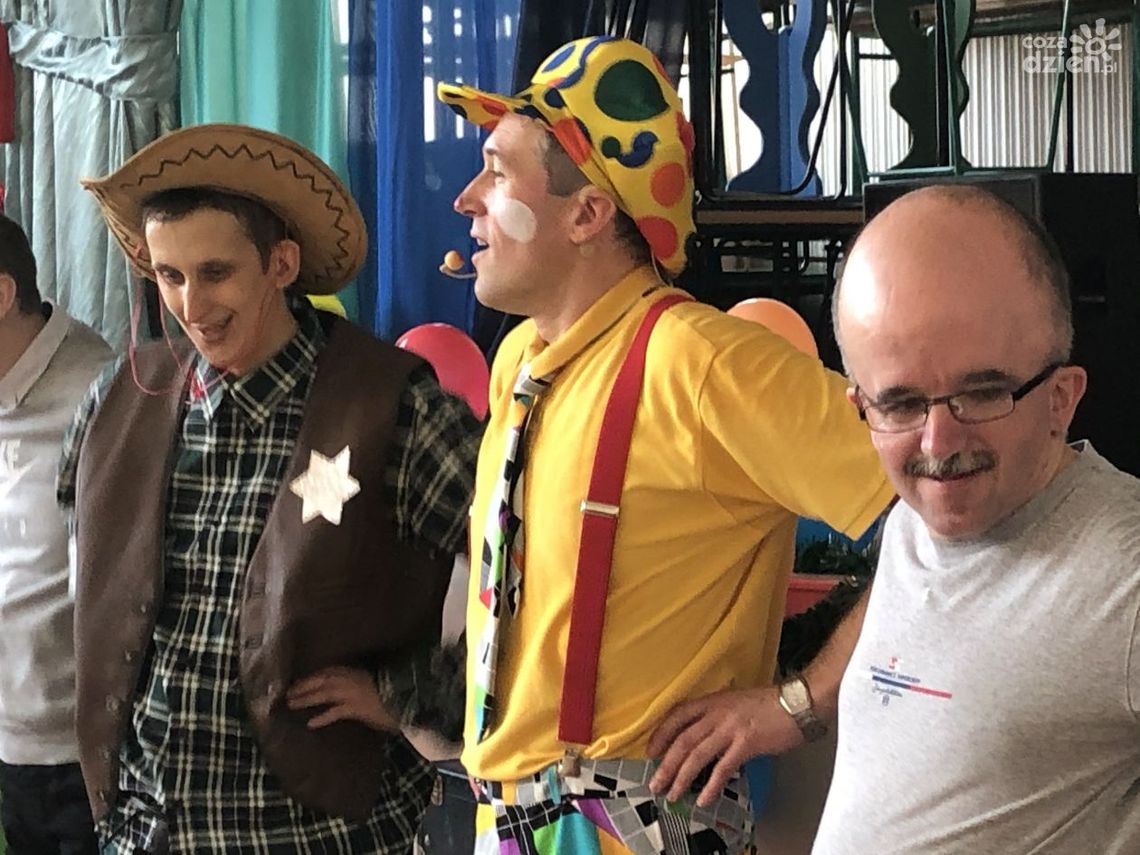 To był królewski bal dla niepełnosprawnych To był królewski bal dla niepełnosprawnych