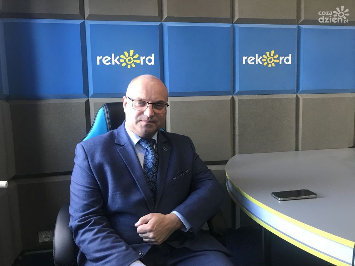 Tomasz Staniek: Jak wszystkie samorządy, my również włączyliśmy się w pomoc dla uchodźców Tomasz Staniek: Jak wszystkie samorządy, my również włączyliśmy się w pomoc dla uchodźców