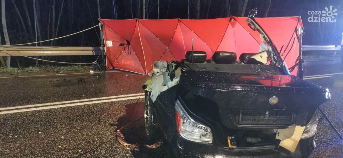 Tragedia na drodze Kielce - Ostrowiec. Cztery osoby nie żyją Tragedia na drodze Kielce - Ostrowiec. Cztery osoby nie żyją