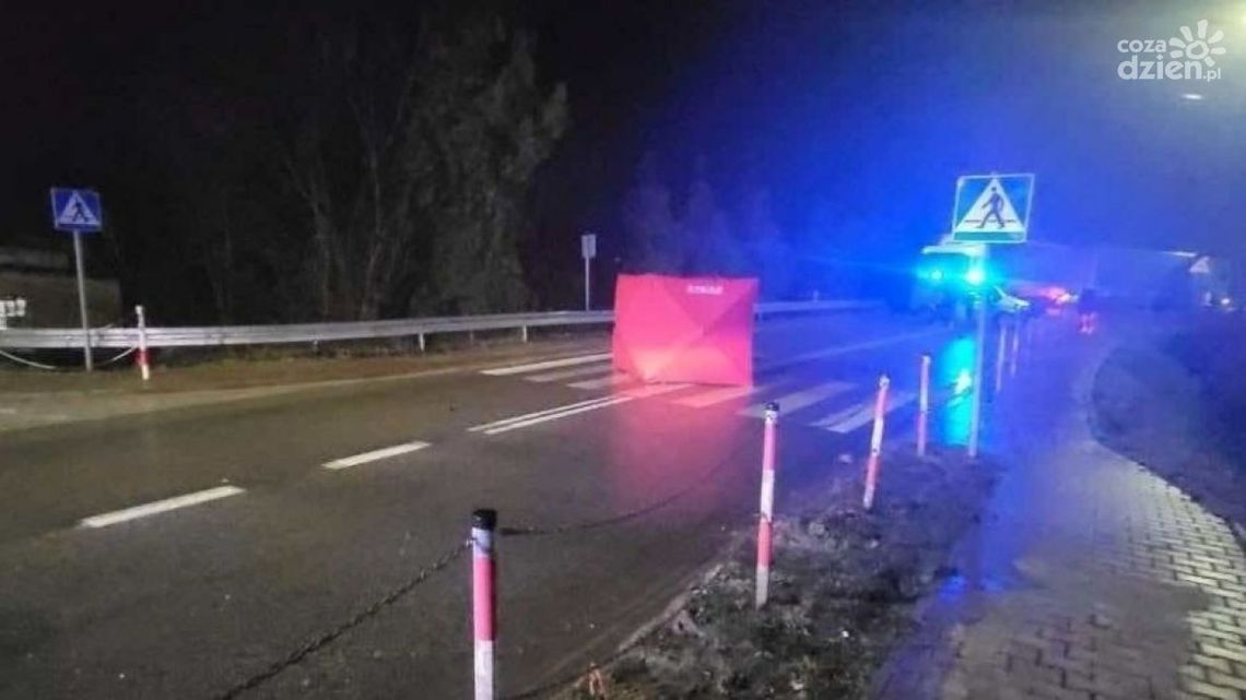 Tragedia na drodze. Pieszy przejechany przez dwa pojazdy Tragedia na drodze. Pieszy przejechany przez dwa pojazdy