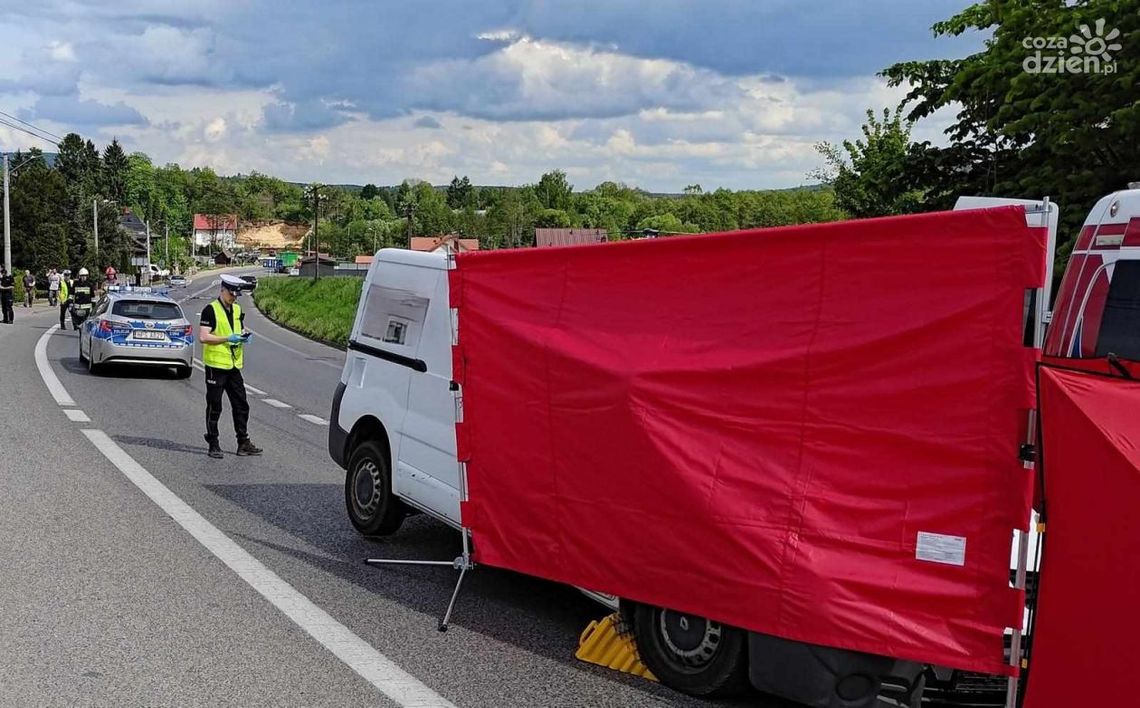 Tragedia w Bielinach. Nie żyje kierowca busa