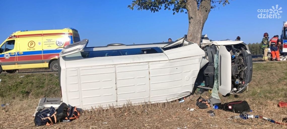 Tragiczny wypadek busa. Dwie osoby nie żyją, kilka jest rannych Tragiczny wypadek busa. Dwie osoby nie żyją, kilka jest rannych