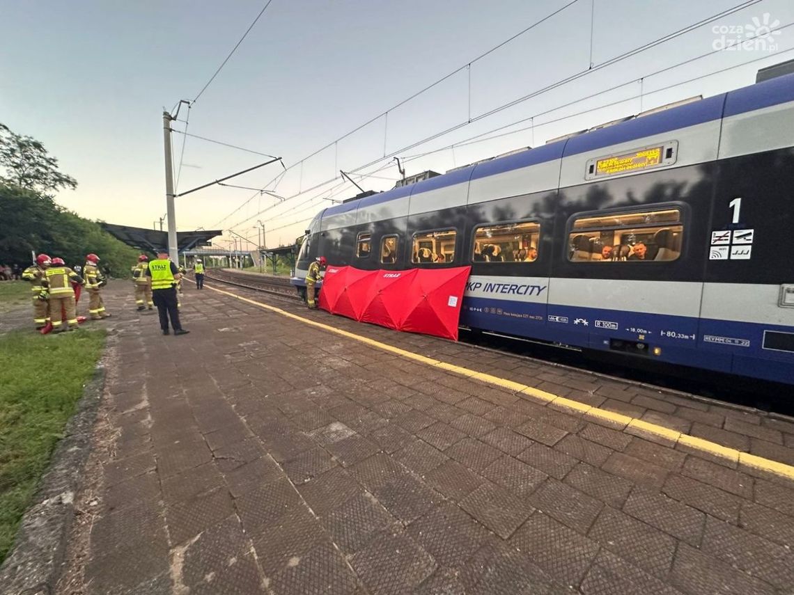 Tragiczny wypadek na peronie w Skarżysku-Kamiennej – mężczyzna śmiertelnie potrącony przez pociąg Intercity