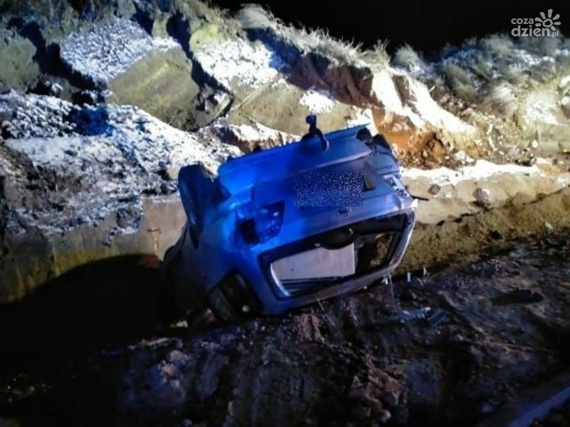 Tragiczny wypadek w Czernikowie Opatowskim: 16-latek nie żyje, dwie nastolatki w szpitalu