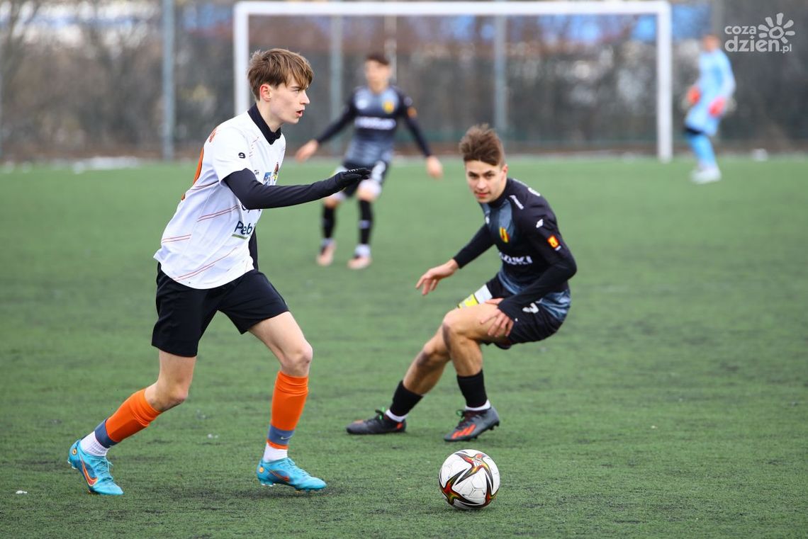 Trudne początki juniorów KSZO w lidze makroregionalnej Trudne początki juniorów KSZO w lidze makroregionalnej