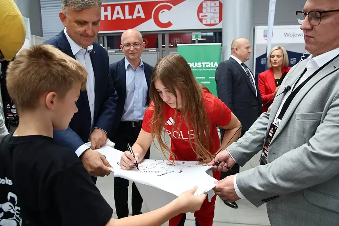 Trwa sprzedaż biletów na VI Targi Boksu. Do Kielc przyjadą największe gwiazdy polskiego pięściarstwa Trwa sprzedaż biletów na VI Targi Boksu. Do Kielc przyjadą największe gwiazdy polskiego pięściarstwa