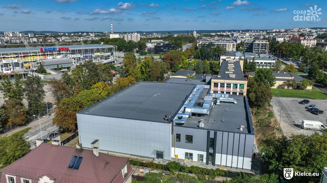 Trwają prace wykończeniowe w hali sportowej przy „Żeromskim” Trwają prace wykończeniowe w hali sportowej przy „Żeromskim”