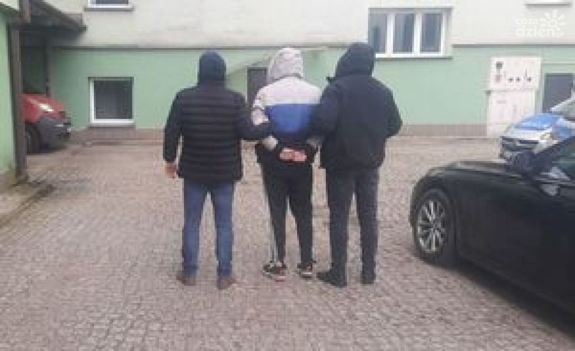 Trzech młodych ostrowczan odpowie za napad i kradzież Trzech młodych ostrowczan odpowie za napad i kradzież