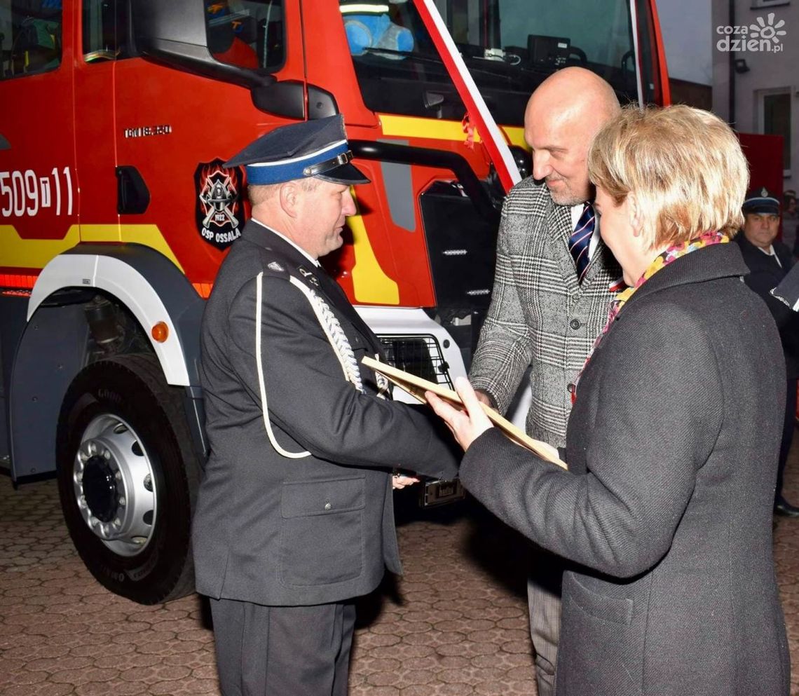 Trzy nowoczesne wozy strażackie dla Ochotniczych Straży Pożarnych w powiecie staszowskim Trzy nowoczesne wozy strażackie dla Ochotniczych Straży Pożarnych w powiecie staszowskim