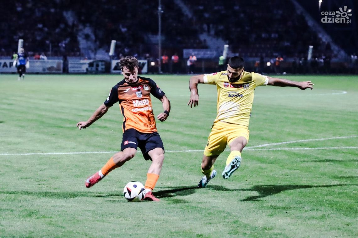 Trzy punkty dla KSZO w starciu z Czarnymi Trzy punkty dla KSZO w starciu z Czarnymi