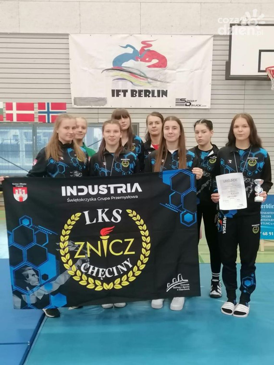 Trzy złote medale zapaśniczek z Chęcin 