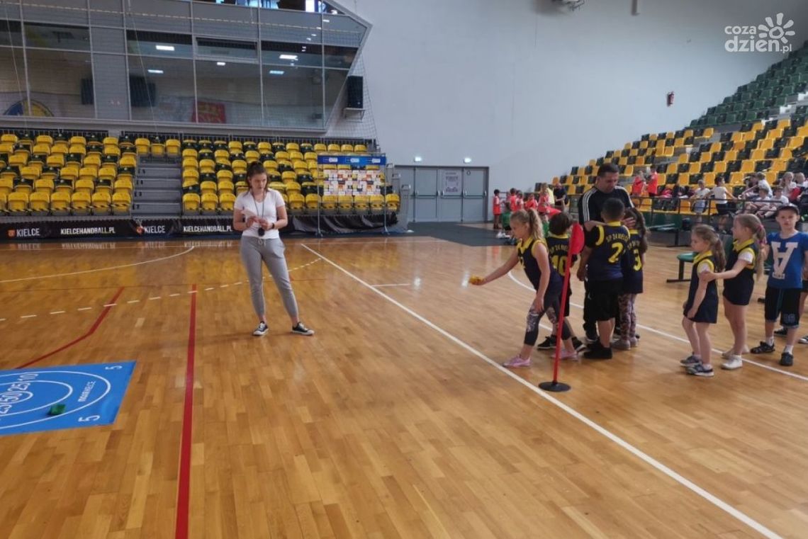 Turniej Gier i Zabaw dla uczniów kieleckich szkół podstawowych Turniej Gier i Zabaw dla uczniów kieleckich szkół podstawowych