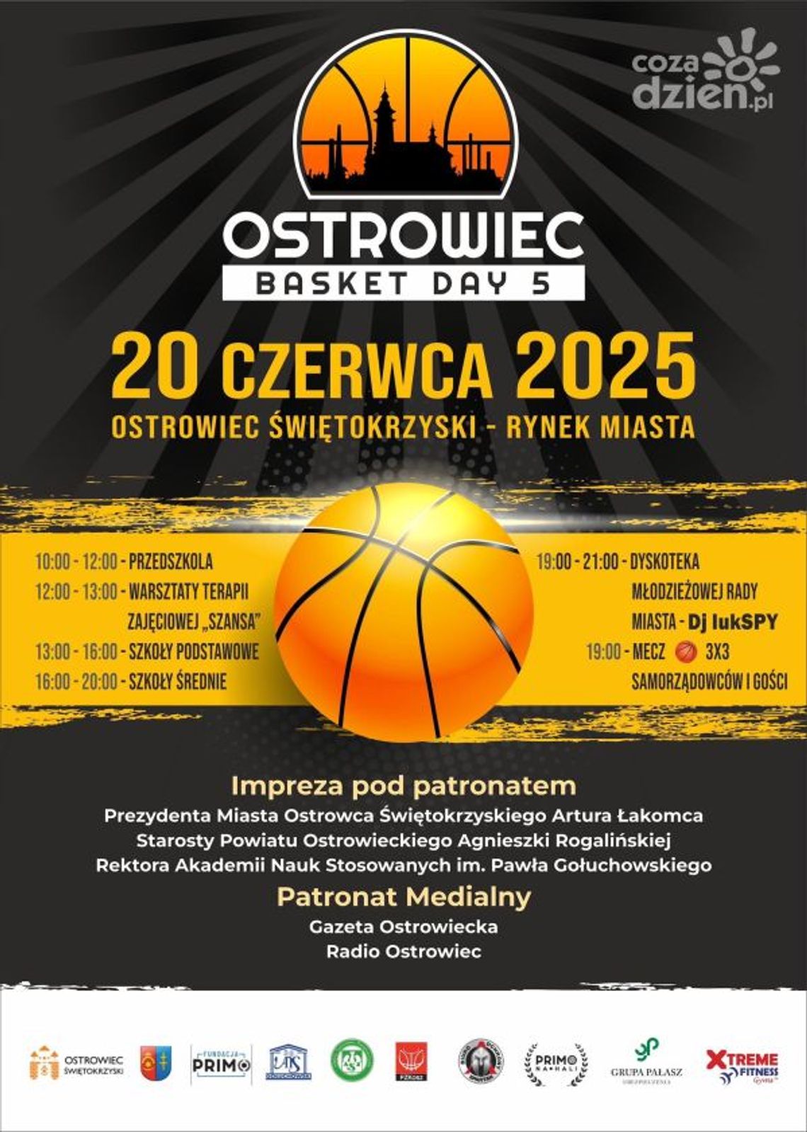 Turniej koszykówki na ostrowieckim rynku Turniej koszykówki na ostrowieckim rynku