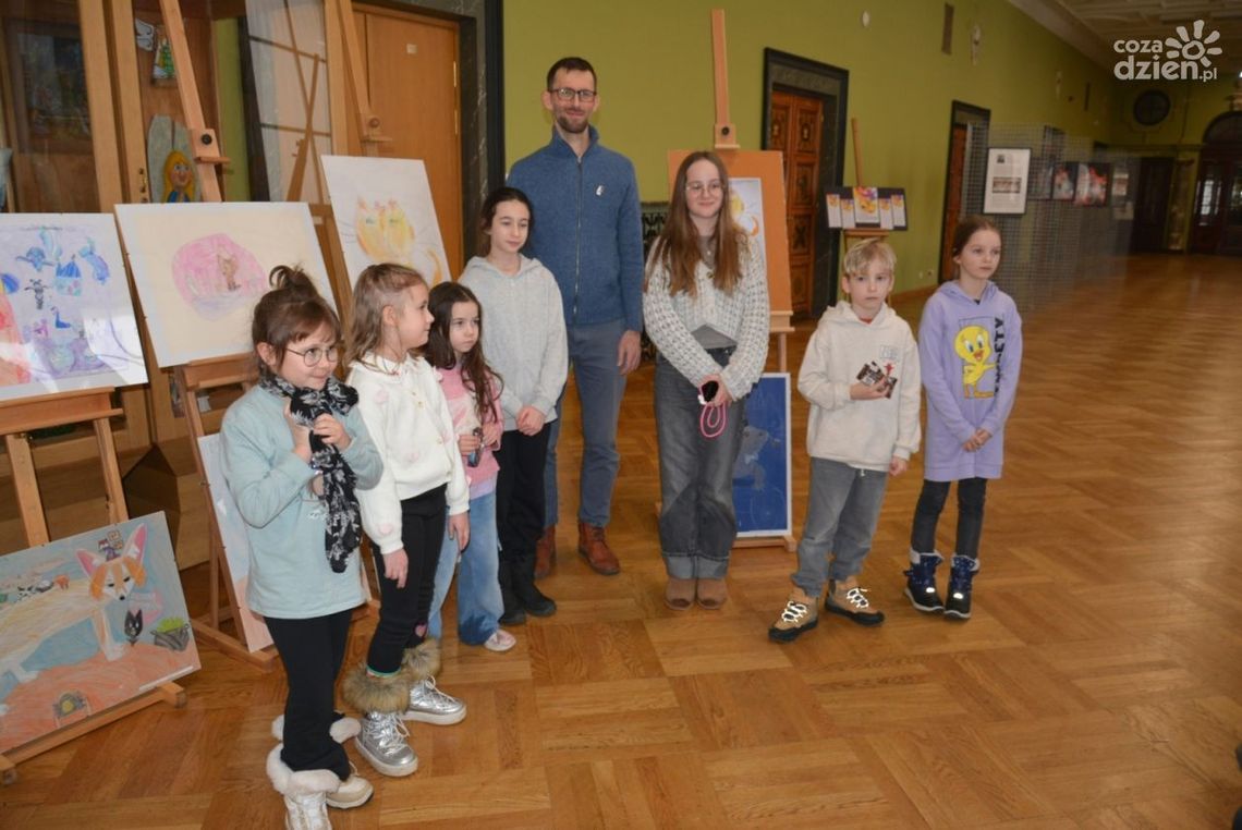 Twórcza pasja bez względu na wiek. Wernisaż wystawy „Rysuj z WDK” Twórcza pasja bez względu na wiek. Wernisaż wystawy „Rysuj z WDK”