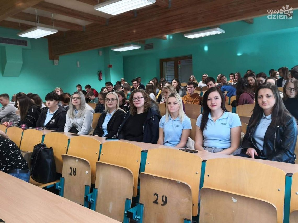 Uczniowie o samorządności i potrzebach młodych Uczniowie o samorządności i potrzebach młodych