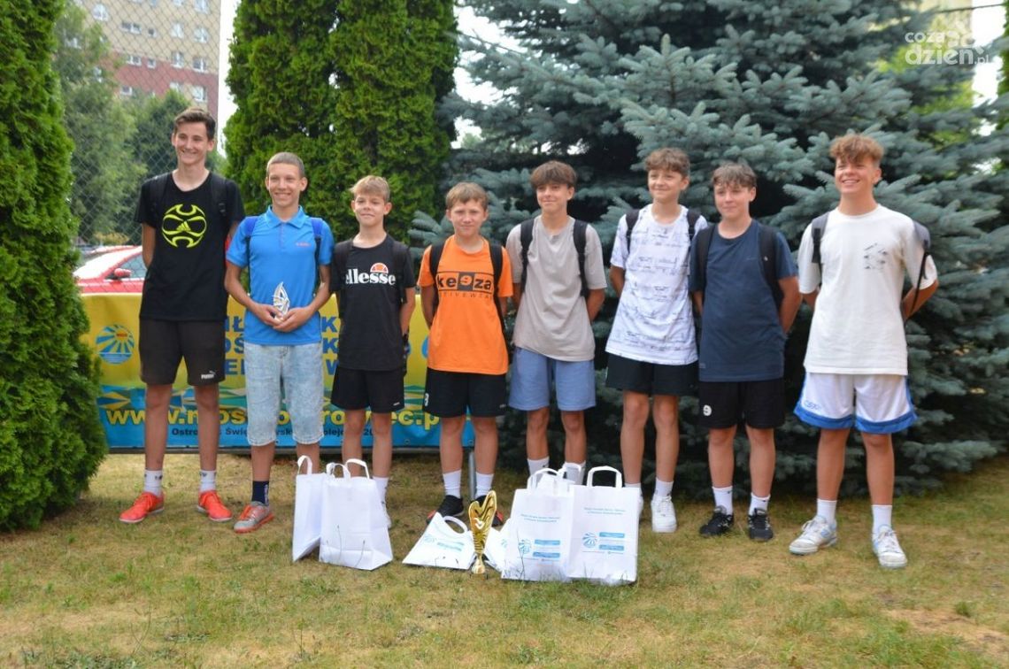 Uczniowie Ronaldo, FC. Guzik i Panowie Piłkarze najlepsi na ostrowieckim Orliku Uczniowie Ronaldo, FC. Guzik i Panowie Piłkarze najlepsi na ostrowieckim Orliku