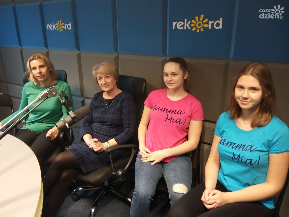 Uczniowie "siódemki" musicalem podbijają sceny Uczniowie "siódemki" musicalem podbijają sceny