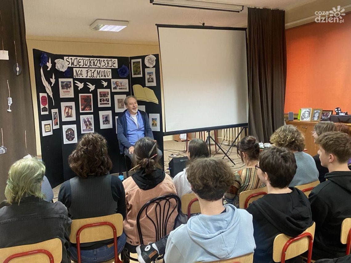 Uczniowie "Staszica" odkrywają filmowe tajemnice regionu i szlifują aktorskie umiejętności Uczniowie "Staszica" odkrywają filmowe tajemnice regionu i szlifują aktorskie umiejętności
