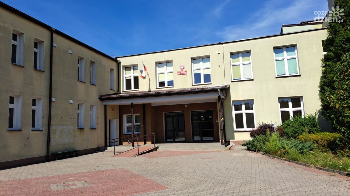 Uczniowie trzech ostrowieckich podstawówek uczą się w innych lokalizacjach Uczniowie trzech ostrowieckich podstawówek uczą się w innych lokalizacjach