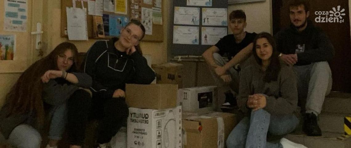 Uczniowie z ostrowieckiego "ekonomika" wsparli przedszkole zniszczone przez powódź Uczniowie z ostrowieckiego "ekonomika" wsparli przedszkole zniszczone przez powódź