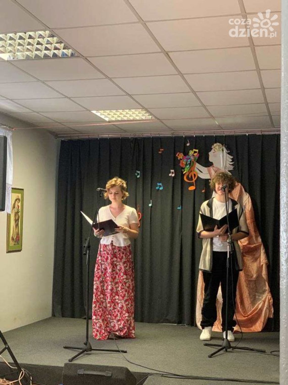 Uczniowie z ostrowieckiego liceum z programem artystycznym w DPS Uczniowie z ostrowieckiego liceum z programem artystycznym w DPS