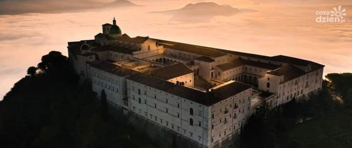 Uczniowie z ostrowieckiego ZDZ na uroczystościach na Monte Cassino Uczniowie z ostrowieckiego ZDZ na uroczystościach na Monte Cassino